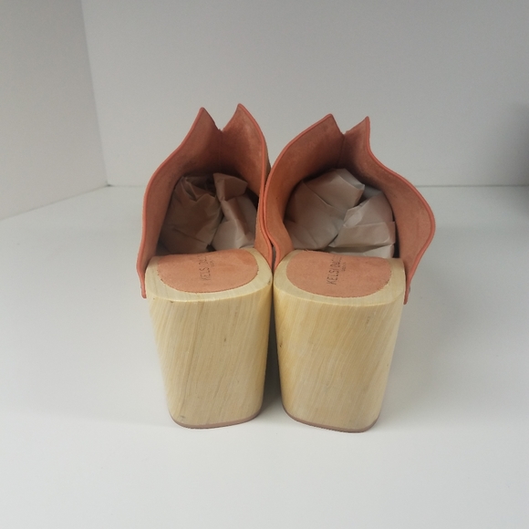 Kelsi Dagger Peach Pink Suede Clogs - Picture 5 of 9